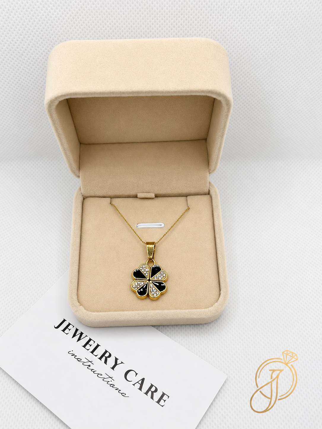 Clover Noir Necklace