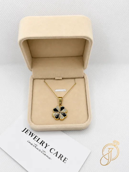 Clover Noir Necklace